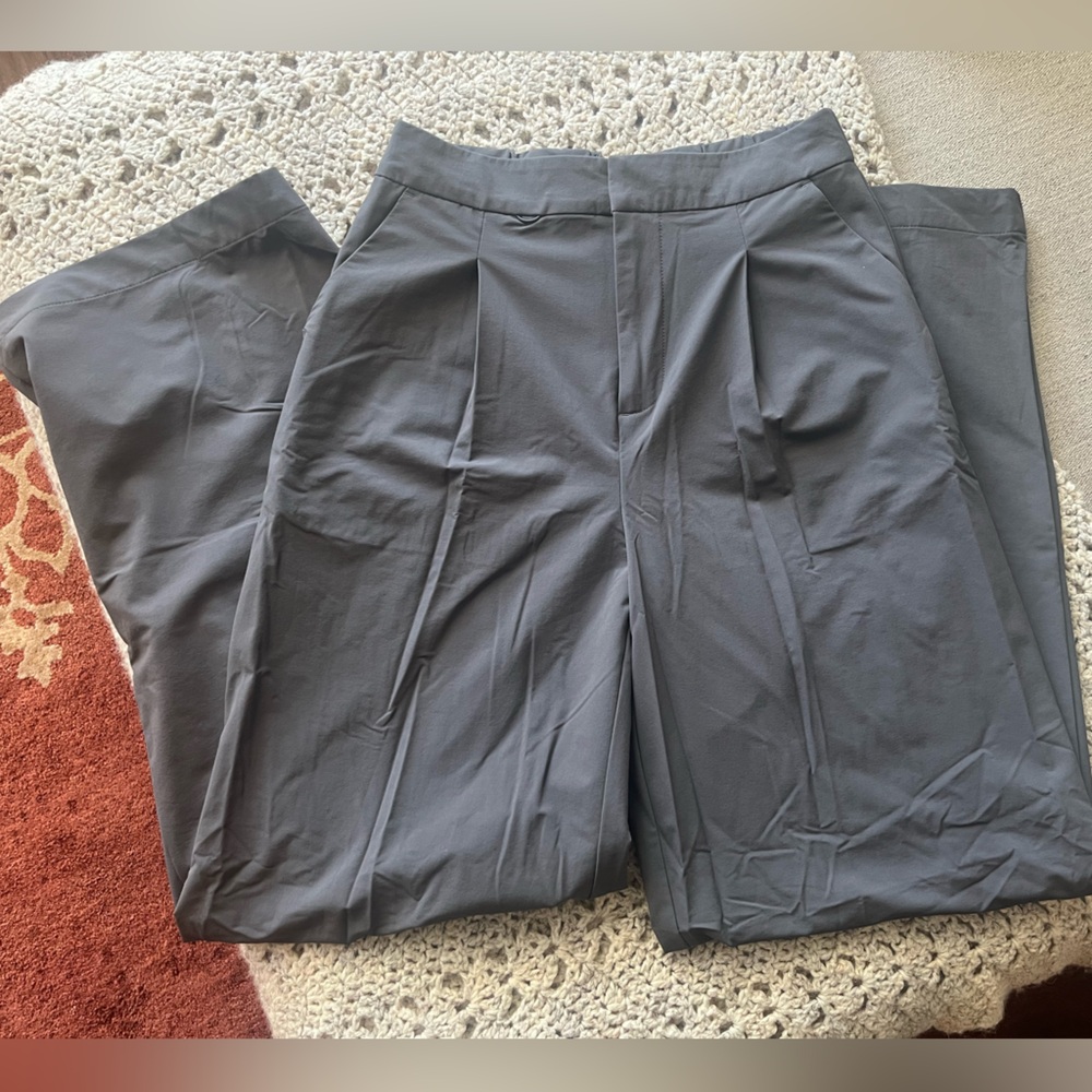 FIGSPRO High Waisted Wide Leg Trouser™
Charcoal grey, Size Small tall